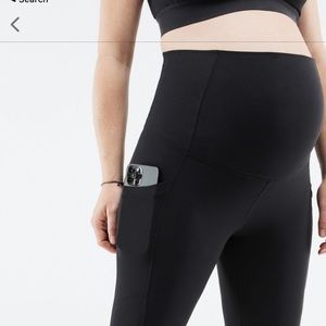 SOLD! 🌟 Fabletics Maternity 7/8 Black Leggings